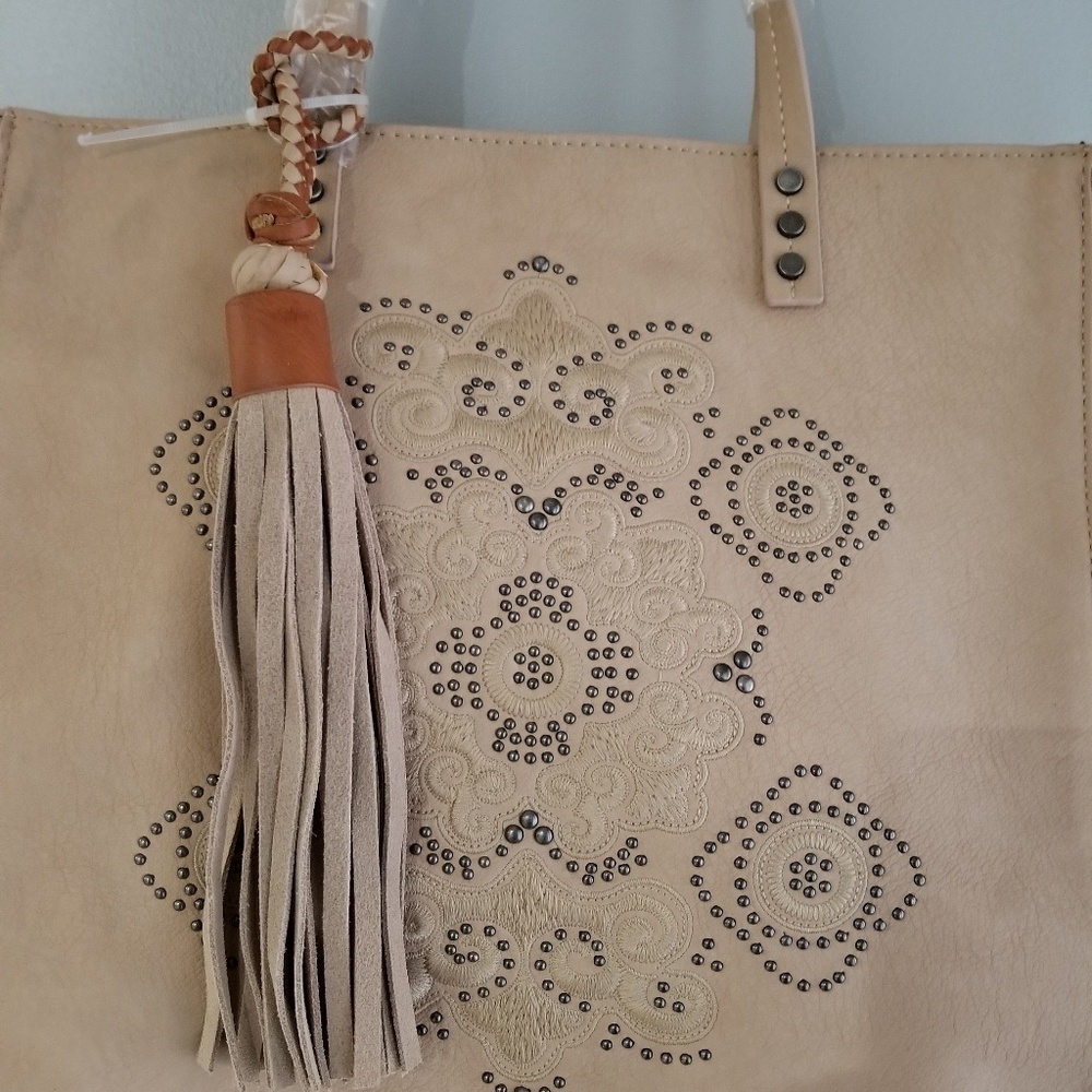 💥NEW💥🌷HP🌷Steven Tote Bag in Tan with Tassel - Picture 2 of 6